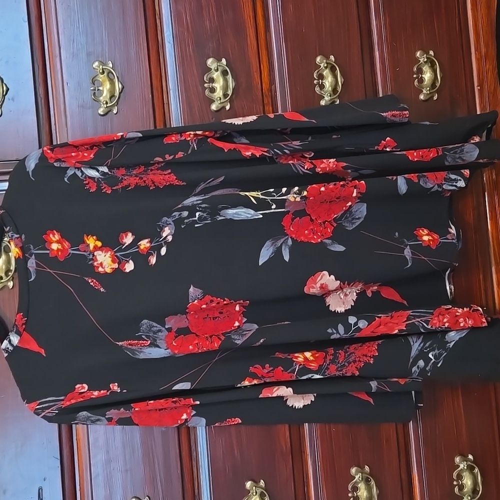 Lildy Hankerchief Hem Long Sleeve Tunic With Pockets! Size 2XL-3XL - Picture 3 of 9